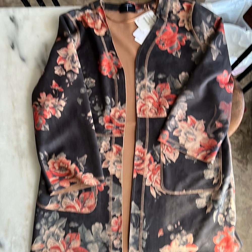 Size M women’s dress top/ blazer